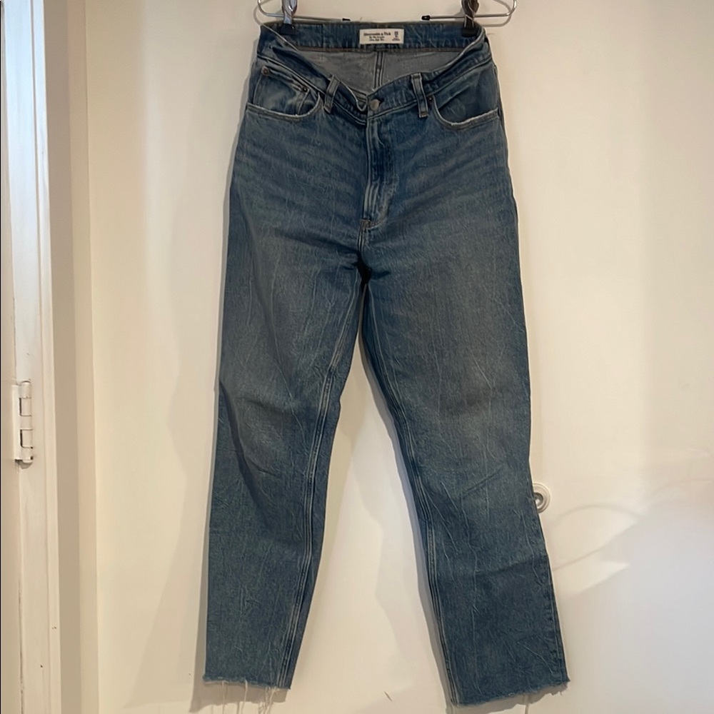 Abercrombie Fitch Blue Cropped Ankle Jeans with Vintage Charm Sz 28